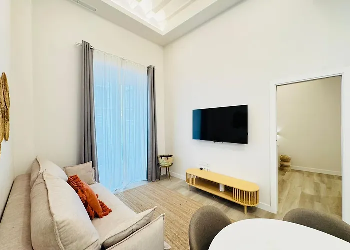 Qe Apartments