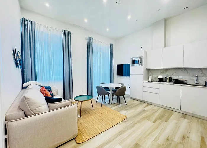 Qe Apartments